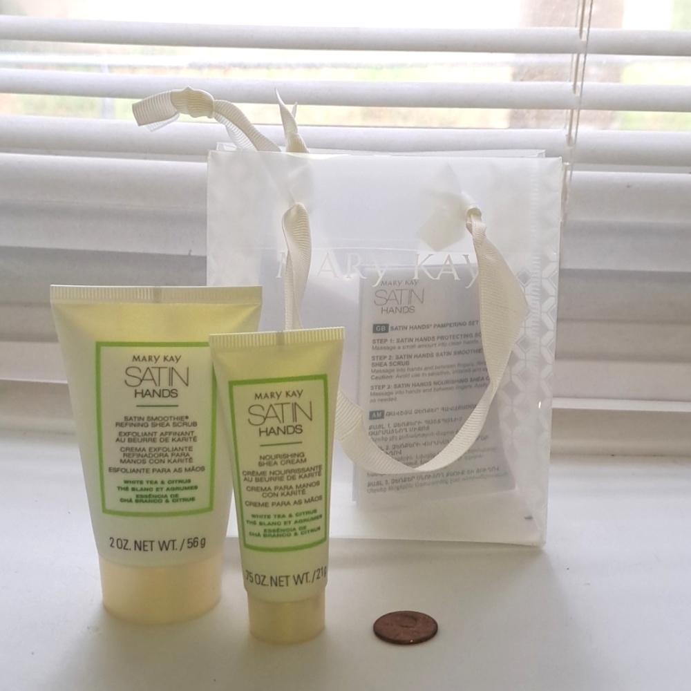 2 piece Mary Kay mini Satin Hands set